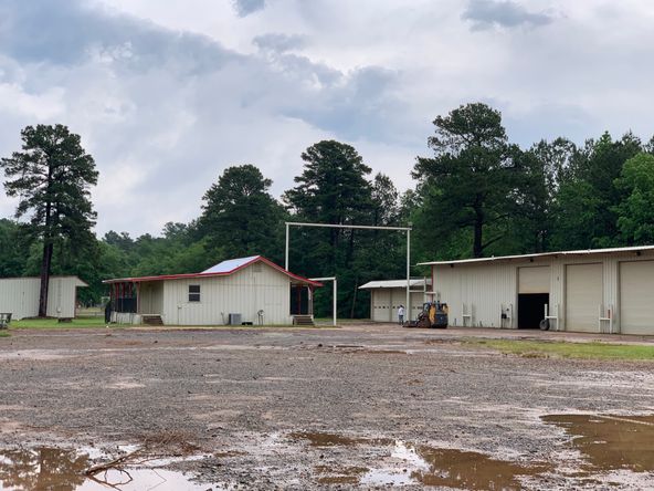 1315 S I -20 Serv Rd, Waskom, TX 75692